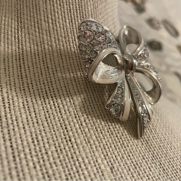 Nolan Miller crystal bow brooch - Picture 5 of 6